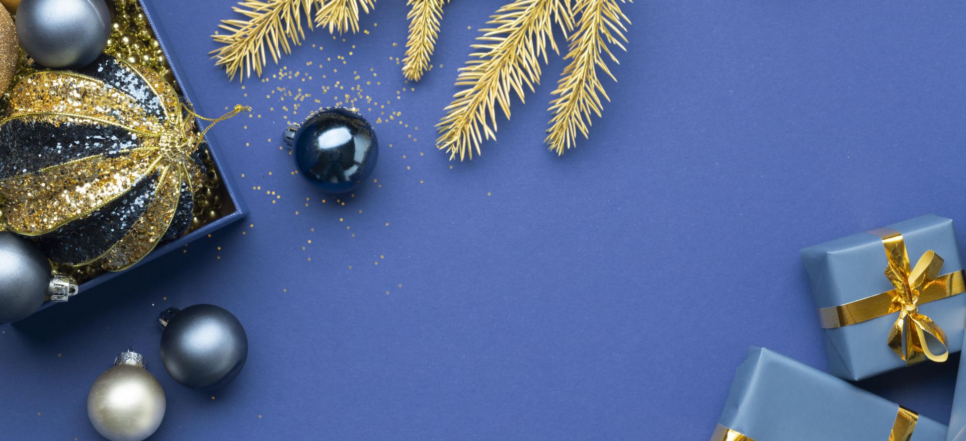 Поздравляем с наступающим Новым годом!